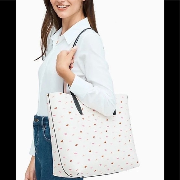 NWT Kate Spade X Disney Minnie Mouse Large Reversible Tote In Pale Vellum Multi - Picture 3 of 12